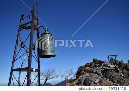 讓我們在山頂上敲鐘。 69531428