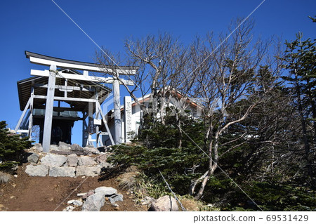 Torii on the summit seen in the clear autumn weather 69531429