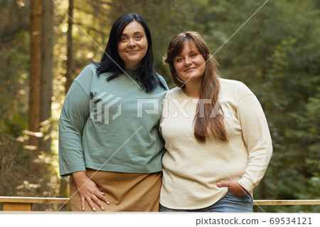 Two girlfriends outdoors 69534121