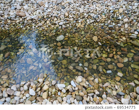 Pebble of flowing water Pebble of flowing water 69534775