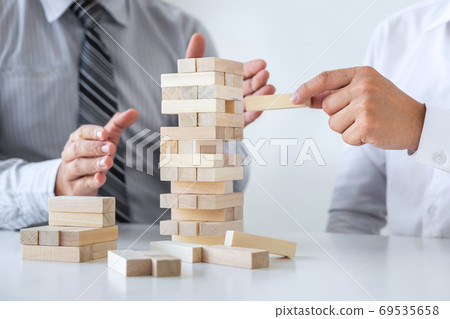 Planning Risk and Strategy in Business, Image of 69535658