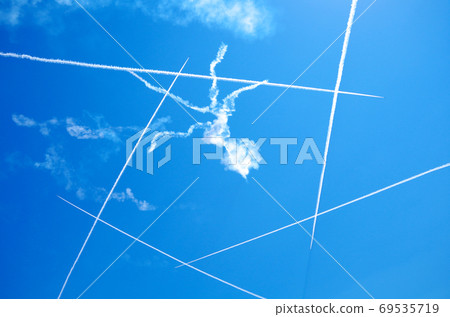 A scene where the smoke of Blue Impulse shines in the bright blue sky ... Sakaiminato City, Tottori Prefecture (sunny) 69535719