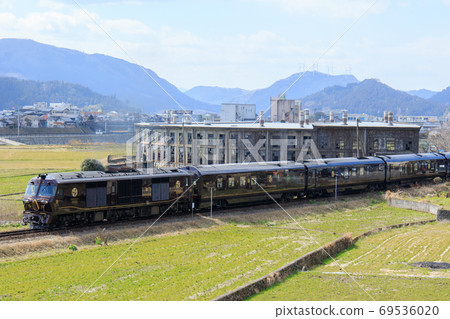 Bungo Mori Roundhouse and Cruise Train "Nana Star" (JR Kyushu) 69536020
