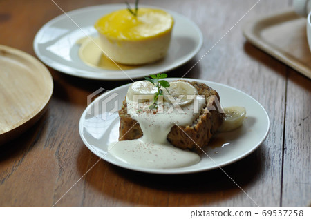 cake or banana cakewith cream cake or banana cakewith cream 69537258