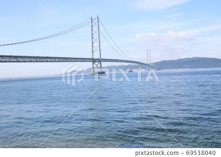 Akashi Kaikyo Bridge in the daytime 69538040