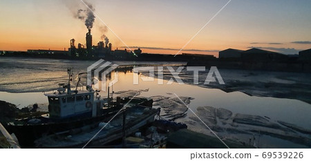 Sunset and sea fishing boat Sunset and sea fishing boat 69539226