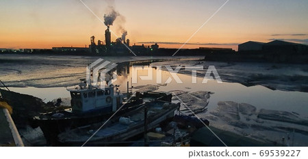 Sunset and sea fishing boat Sunset and sea fishing boat 69539227