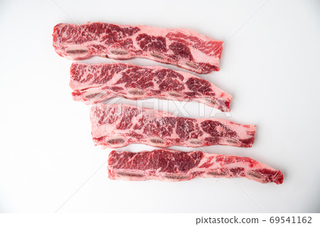 Karubi, beef short rib with bone flanken style Karubi, beef short rib with bone flanken style 69541162