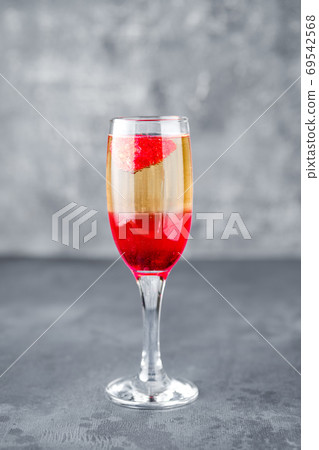 Strawberry cocktail with sparcling wine Strawberry cocktail with sparcling wine 69542568