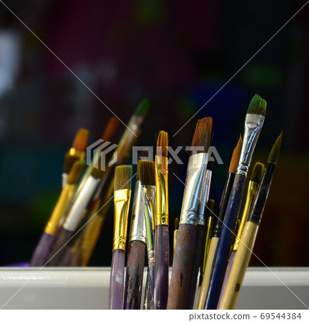 Art paint brushes in cup are located in the children's entertain Art paint brushes in cup are located in the children's entertain 69544384