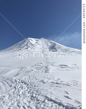 朝日岳,一個陽光明媚的冬天下雪山 朝日岳,一個陽光明媚的冬天下雪山 69544725