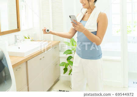 Muscle training diet smartphone bathroom young woman 69544972