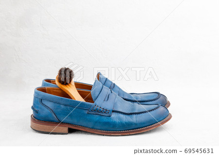 Pair of nice leather blue discarded boots with laces 69545631