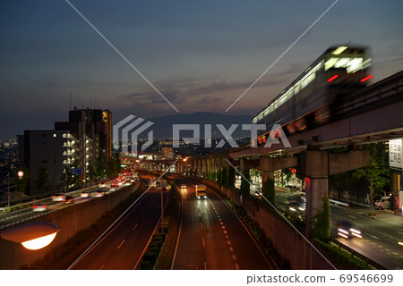 Scenery immediately after sunset when the Osaka Toyonaka / Osaka Central Circular Route, Chugoku Expressway and Osaka Monorail pass Scenery immediately after sunset when the Osaka Toyonaka / Osaka Central Circular Route, Chugoku Expressway and Osaka Monorail pass 69546699