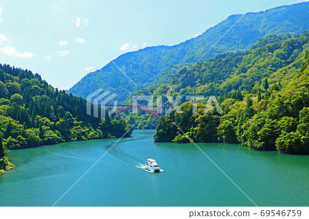 Shogawa Gorge in September [Pleasure boat and Toga Ohashi] 69546759