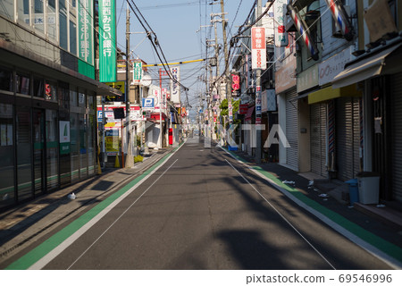 Early morning around Hankyu Hattori-Tenjin Station in front of the station where the downtown scenery and shopping streets continue Early morning around Hankyu Hattori-Tenjin Station in front of the station where the downtown scenery and shopping streets continue 69546996