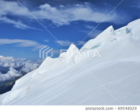 Climbing Mont Blanc, France Climbing Mont Blanc, France 69548029