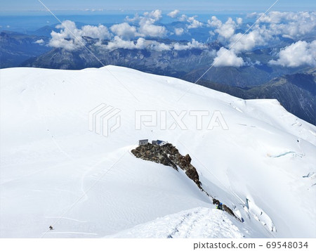Climbing Mont Blanc, France Climbing Mont Blanc, France 69548034