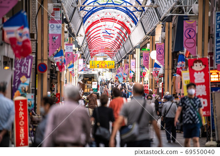 Yokohama cityscape of Japan Gumyoji Kannon-dori shopping street crowded with shoppers = September 16, 2020 (to the birth of the Kan Cabinet) Yokohama cityscape of Japan Gumyoji Kannon-dori shopping street crowded with shoppers = September 16, 2020 (to the birth of the Kan Cabinet) 69550040