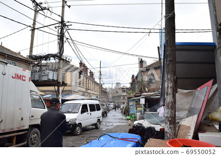 Dalian Old Town (China), which has a history of more than 110 years and has been decided to be maintained 69550052