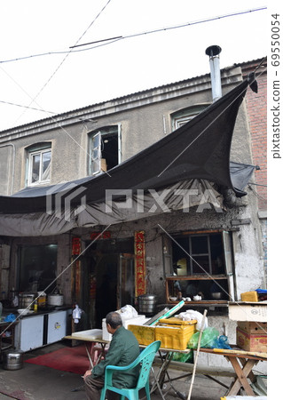 Old town store (Dalian, China) that operates like a terrace Old town store (Dalian, China) that operates like a terrace 69550054