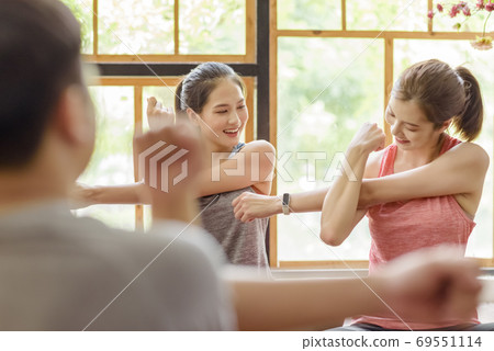 Women sportswear 69551114