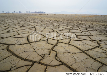 破裂的地球 69551372