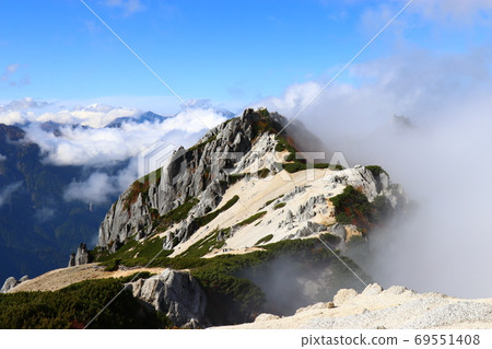Mt. Tsubakuro floating above the clouds, Nagano, Northern Alps ,, Feng Shui painting Mt. Tsubakuro floating above the clouds, Nagano, Northern Alps ,, Feng Shui painting 69551408