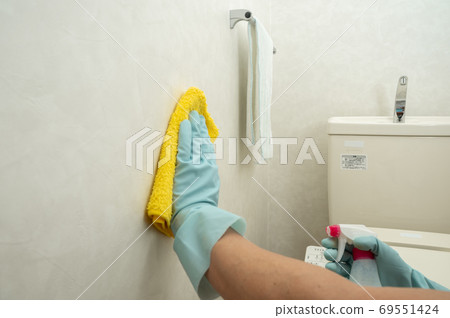 Husband's toilet wallpaper cleaning Husband's toilet wallpaper cleaning 69551424