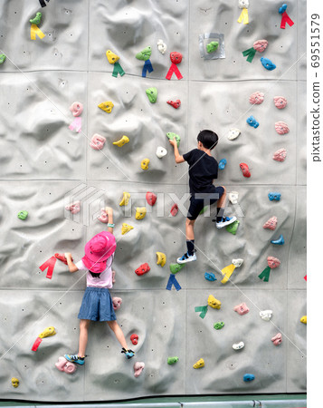 在公園的抱石牆 在公園的抱石牆 69551579