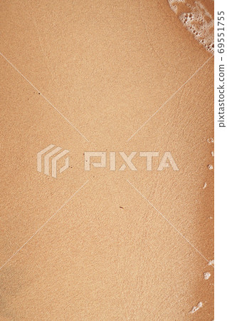 wet sand 69551755