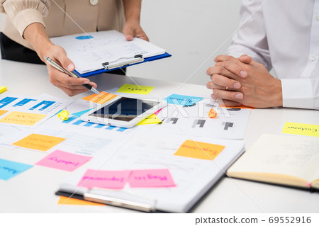 business people planning startup project placing sticky notes se business people planning startup project placing sticky notes se 69552916