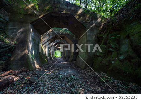 八角形隧道的重要工業遺蹟的旅遊勝地,旨在避免在熊野鐵路上掉落岩石 八角形隧道的重要工業遺蹟的旅遊勝地,旨在避免在熊野鐵路上掉落岩石 69553235