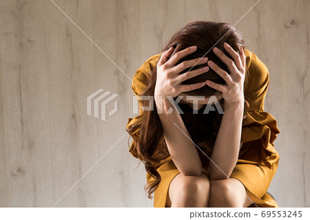 Troubling women Troubling women 69553245