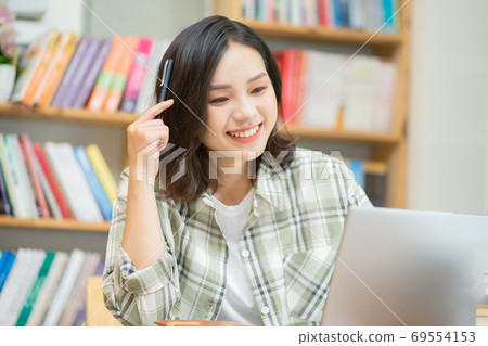 Woman in library 69554153