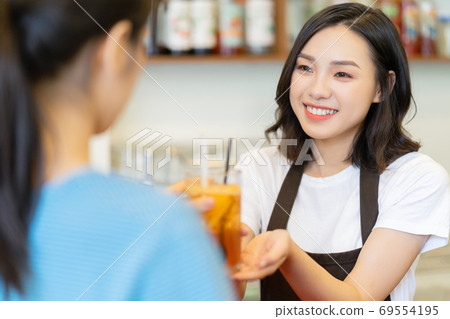 Waiter, coffee shop 69554195
