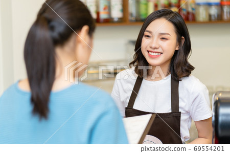 Waiter, coffee shop 69554201