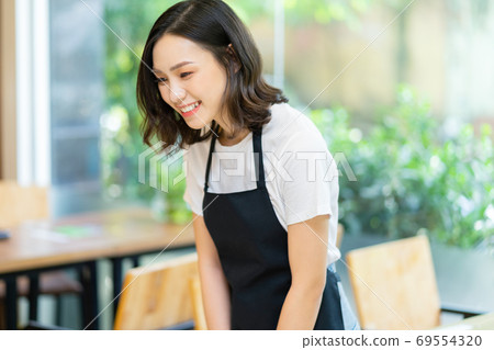 Woman. waitress Woman. waitress 69554320