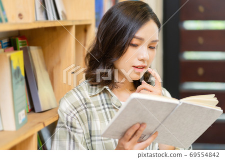 Woman in library 69554842