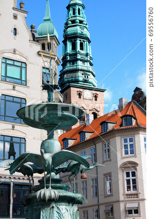 Amagertorv, central pedestrian area in Storkespringvandet, Copen 69556760