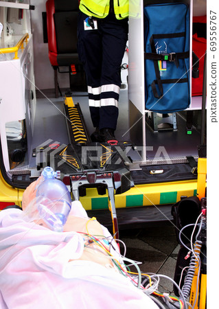 First aid cardiopulmonary resuscitation course using automated e 69556767