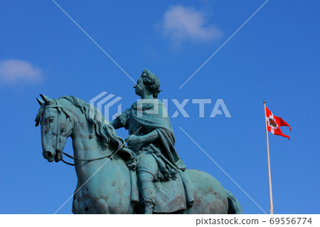Statue of Frederick V by Jacques Franancis Joseph Saly at the ce Statue of Frederick V by Jacques Franancis Joseph Saly at the ce 69556774