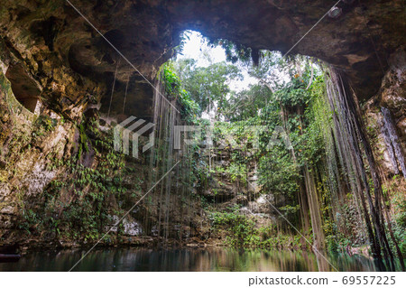 cenote 69557225