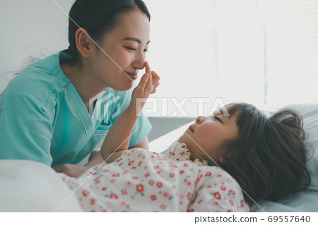 younger, be hospitalized, girl 69557640