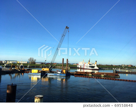 A port city in the blue sky. A port city in the blue sky. 69558648