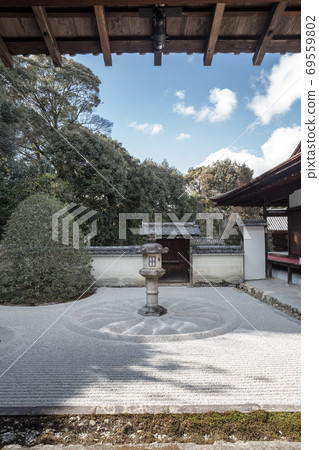 從靈泉院雲林院泉神寺別院看石頭花園 從靈泉院雲林院泉神寺別院看石頭花園 69559802