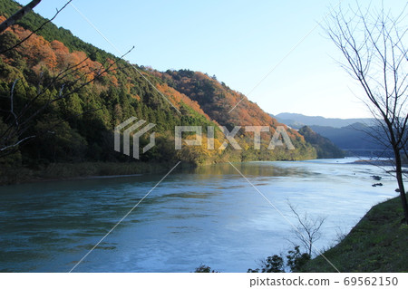 Shimanto River and autumn leaves Shimanto River and autumn leaves 69562150