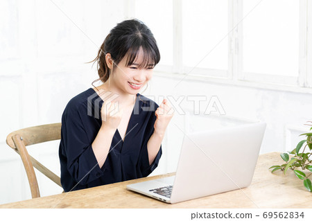 A young woman who plays guts pose A young woman who plays guts pose 69562834