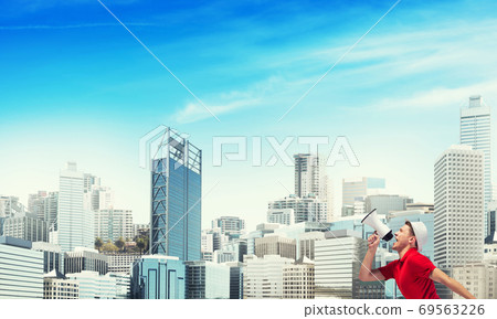 Guy making announcement 69563226