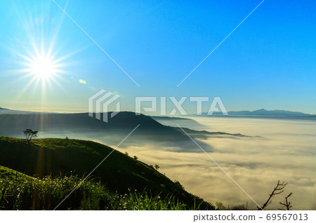 Sea of clouds Beautifully shining in the sunrise Unkai Superb view scenery Aso Sotowayama Japan Kumamoto Prefecture Aso 2020 Sea of clouds Beautifully shining in the sunrise Unkai Superb view scenery Aso Sotowayama Japan Kumamoto Prefecture Aso 2020 69567013